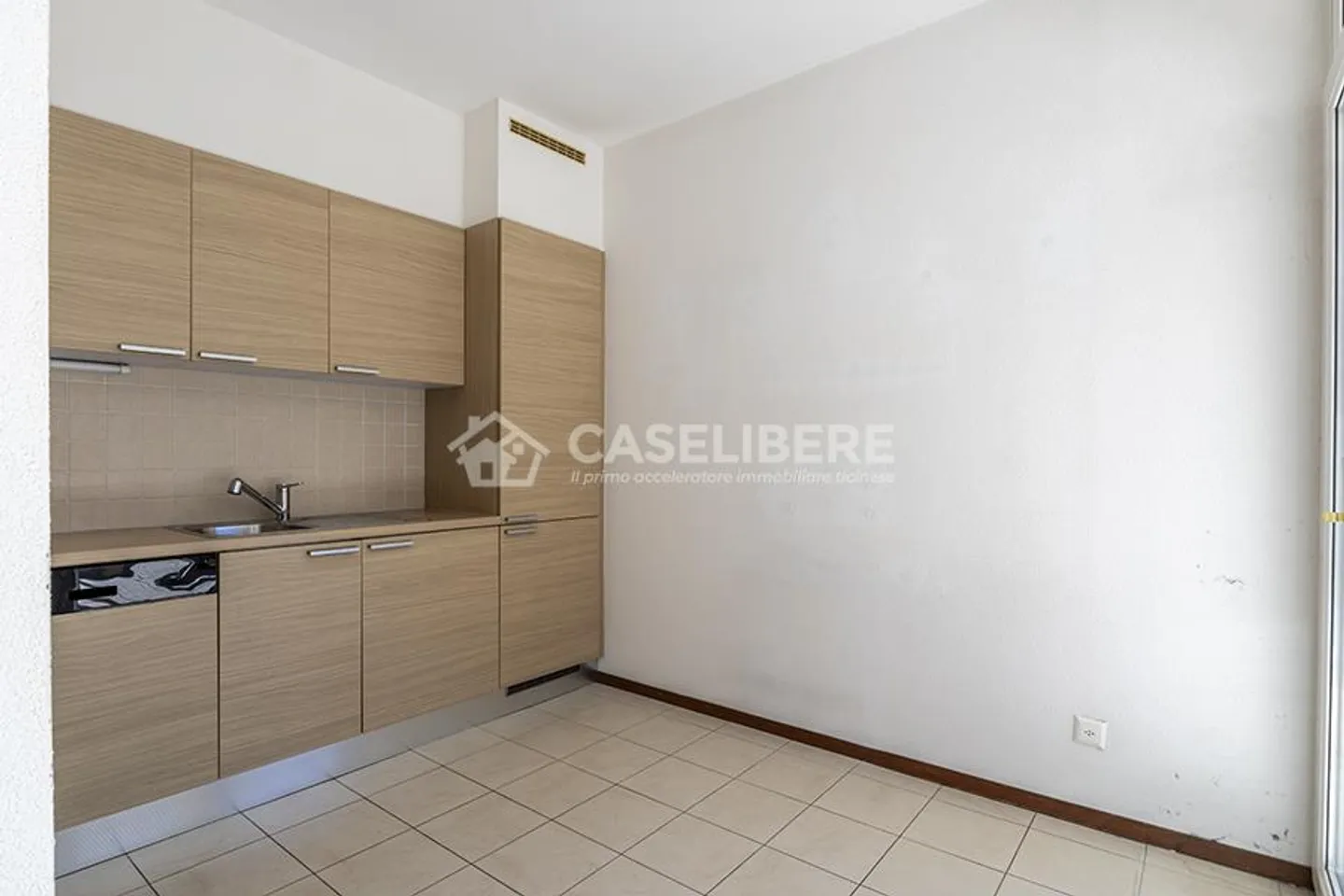 BRIGHT AND SPACIOUS 3.5 ROOMS IN MOLINO NUOVO - Photo 6 of 14