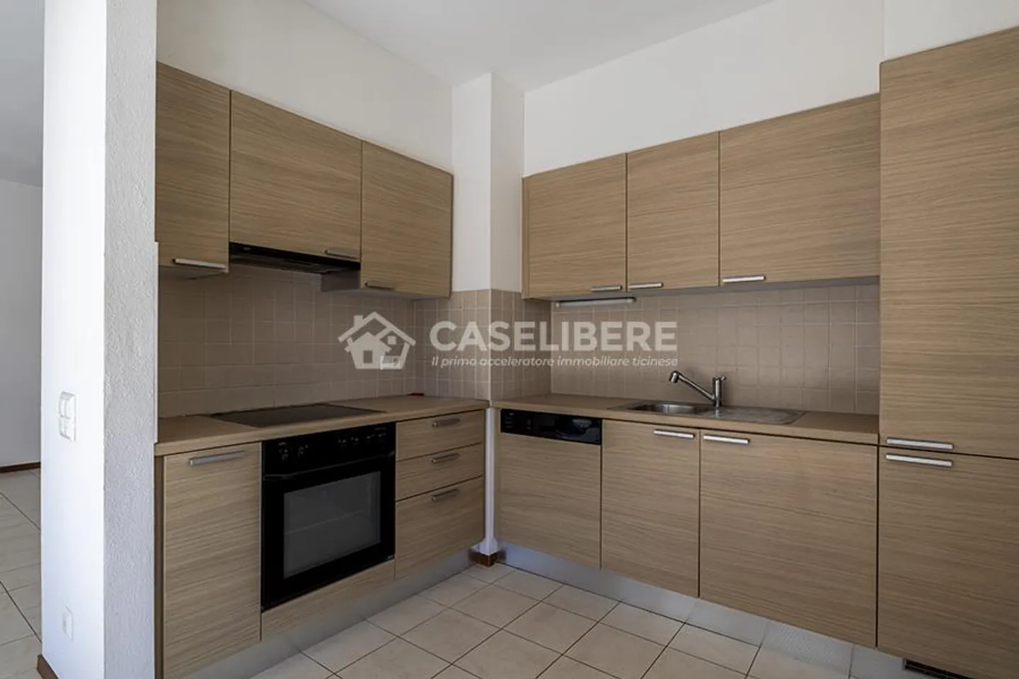 BRIGHT AND SPACIOUS 3.5 ROOMS IN MOLINO NUOVO - Photo 7 of 14