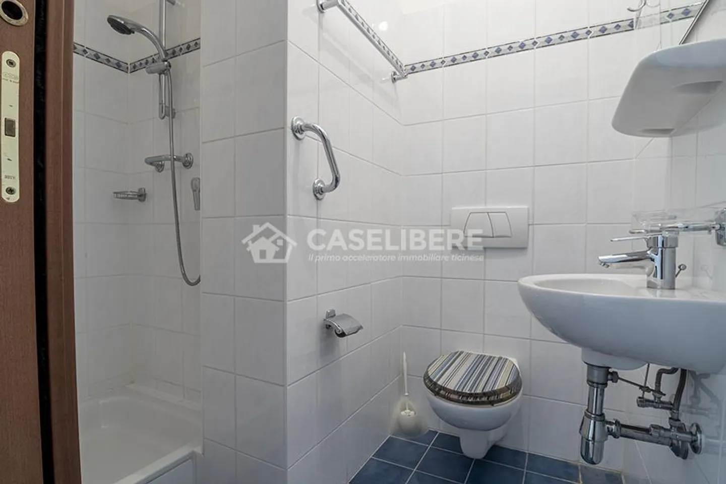 BRIGHT AND SPACIOUS 3.5 ROOMS IN MOLINO NUOVO - Photo 8 of 14