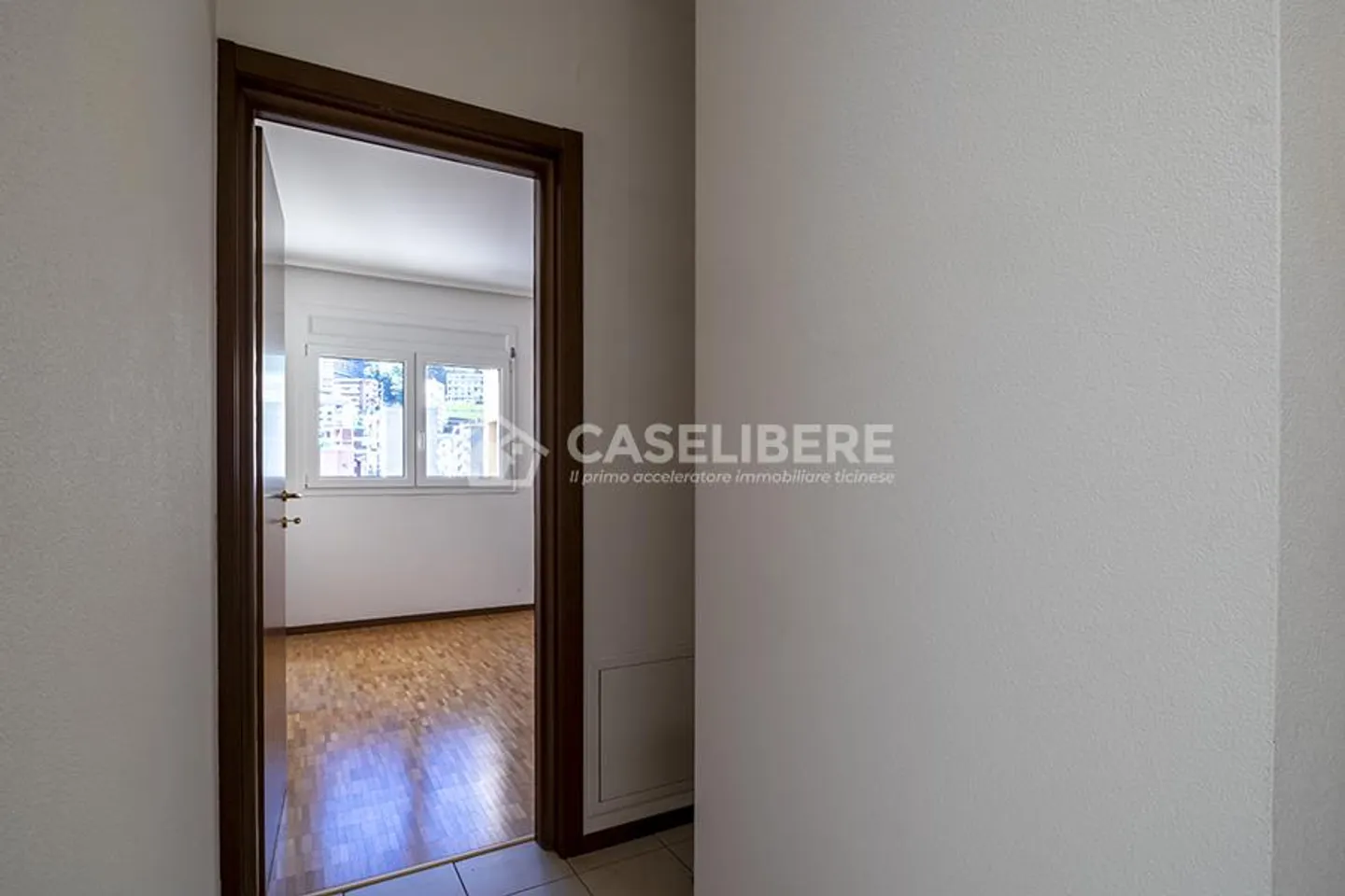 BRIGHT AND SPACIOUS 3.5 ROOMS IN MOLINO NUOVO - Photo 9 of 14