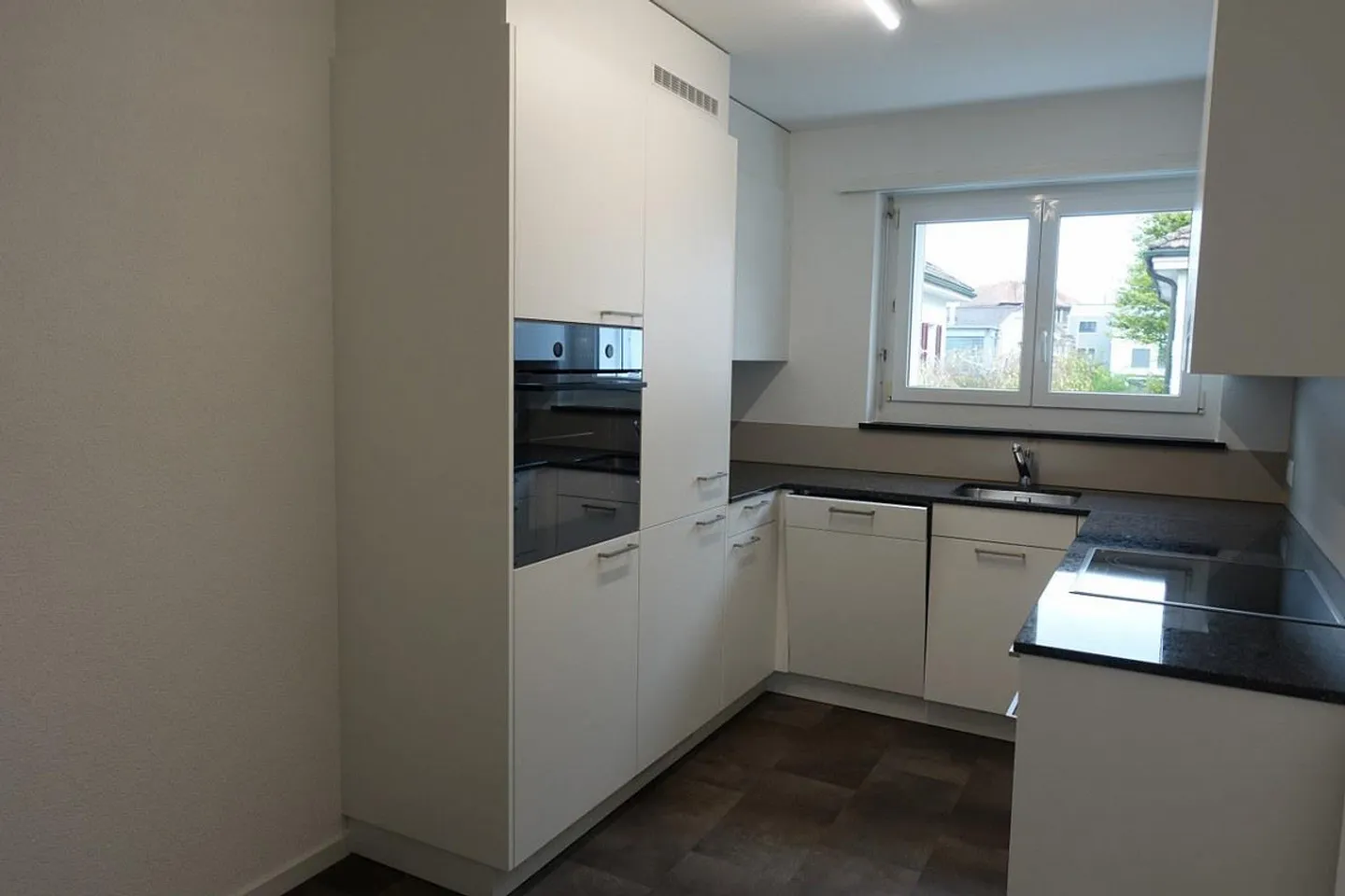 Single Apartment - Photo 11 of 15