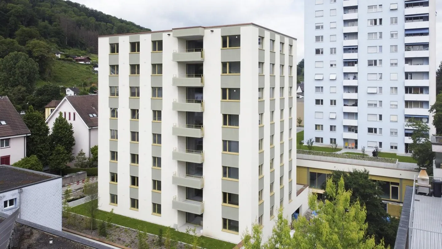 Modern, fully renovated 2.5-room apartment for rent! - Photo 2 of 13