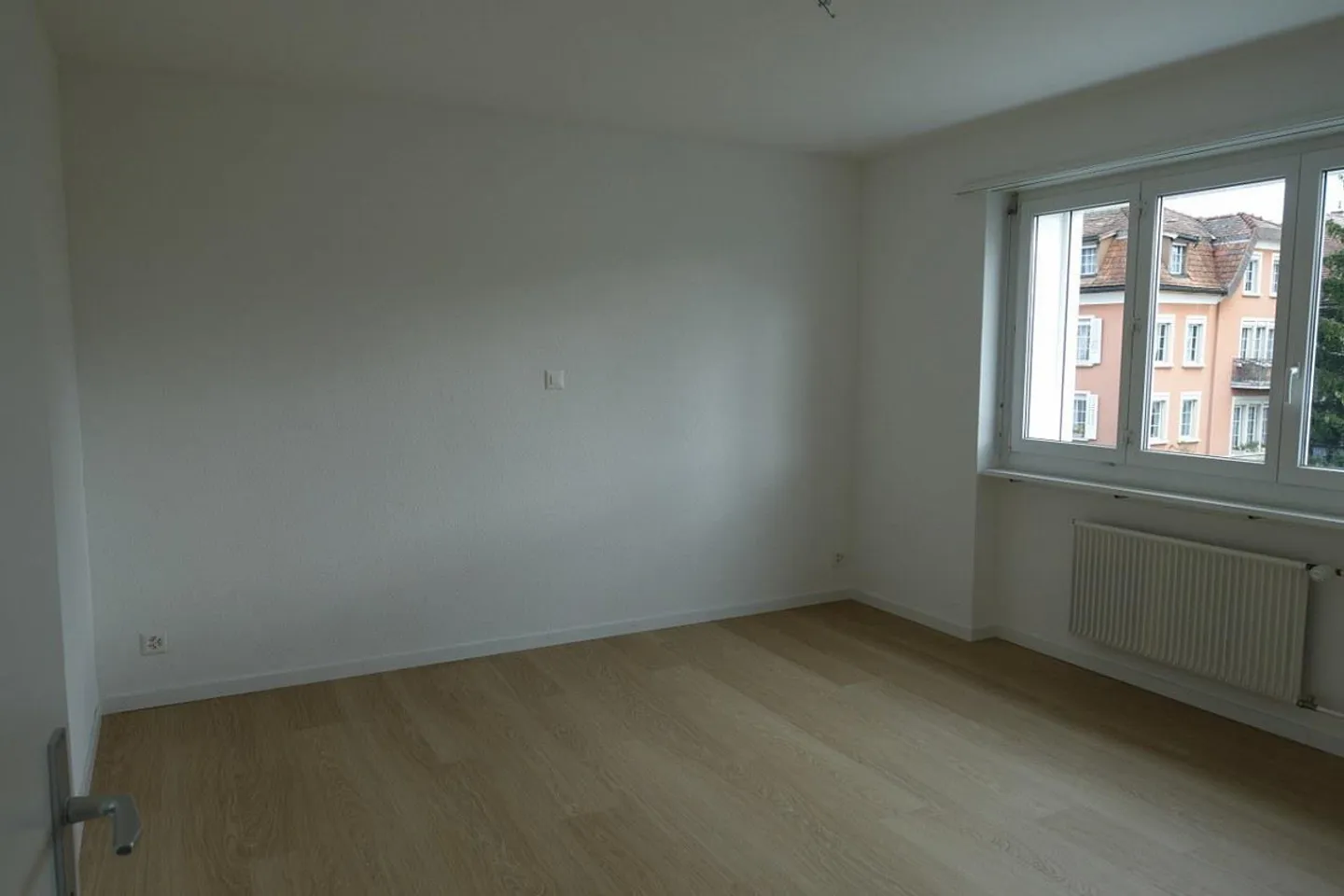 Single Apartment - Photo 14 of 15