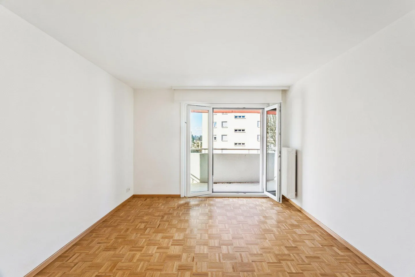 Appartamento con balcone in zona comoda - Foto 3 di 7