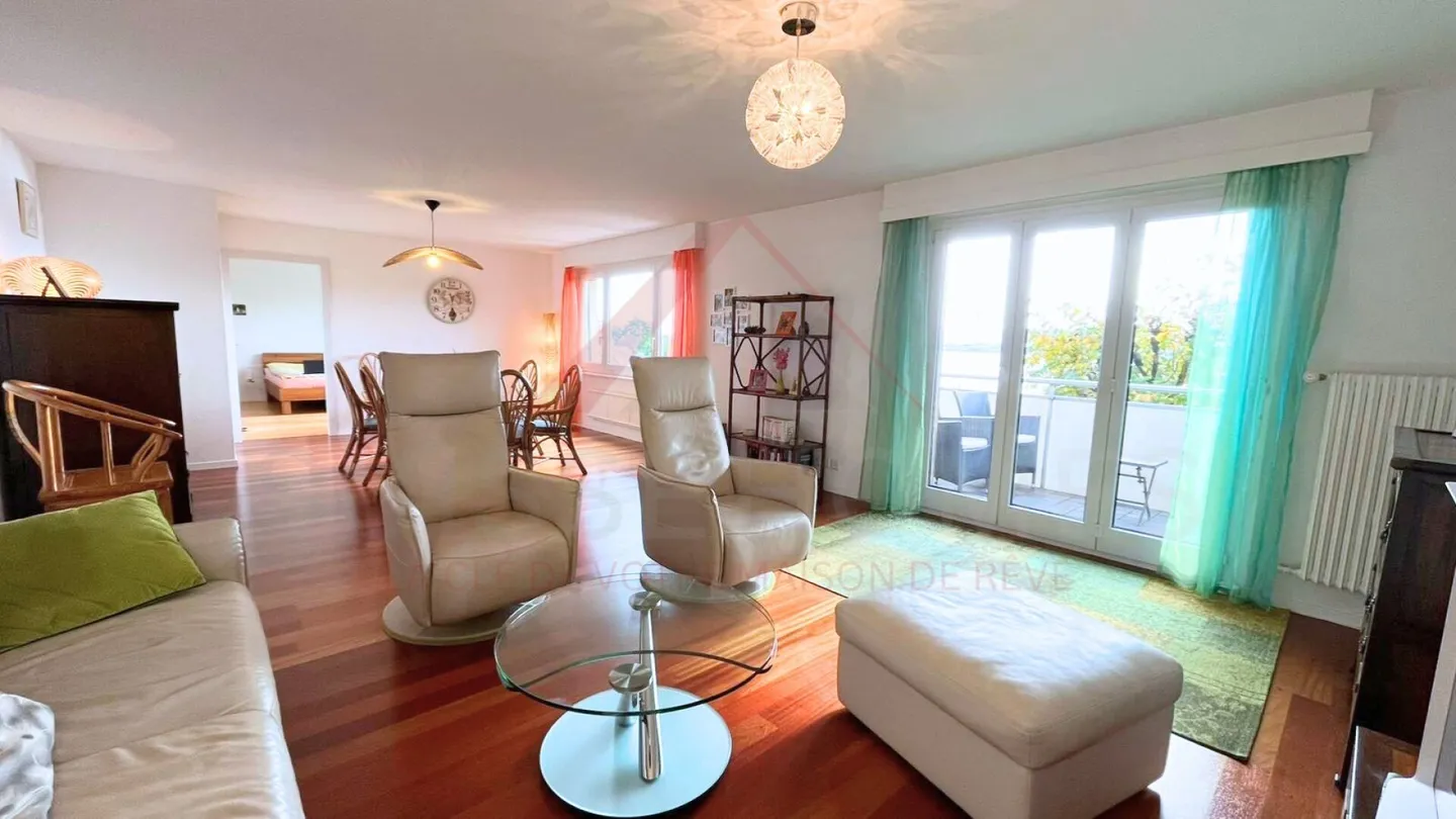 Exceptional lake view - Superb 4.5 room apartment of 128 m² with garage and high-end finishes in Neuchâtel - Photo 2 of 20