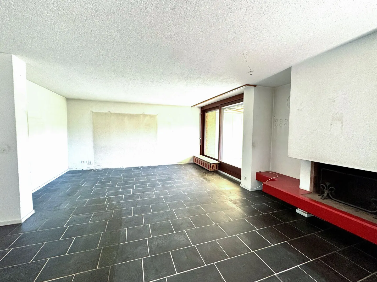 Vista ampia, spazio e potenziale: Casa a schiera a Magden - Foto 3 di 13