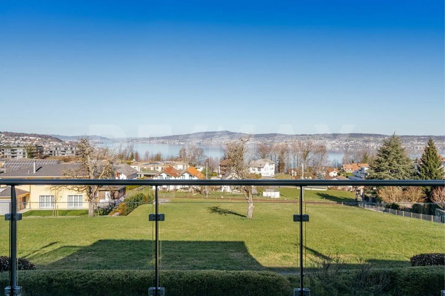 Vie privilégiée avec vue sur le lac et panoramique - Photo 1 sur 13