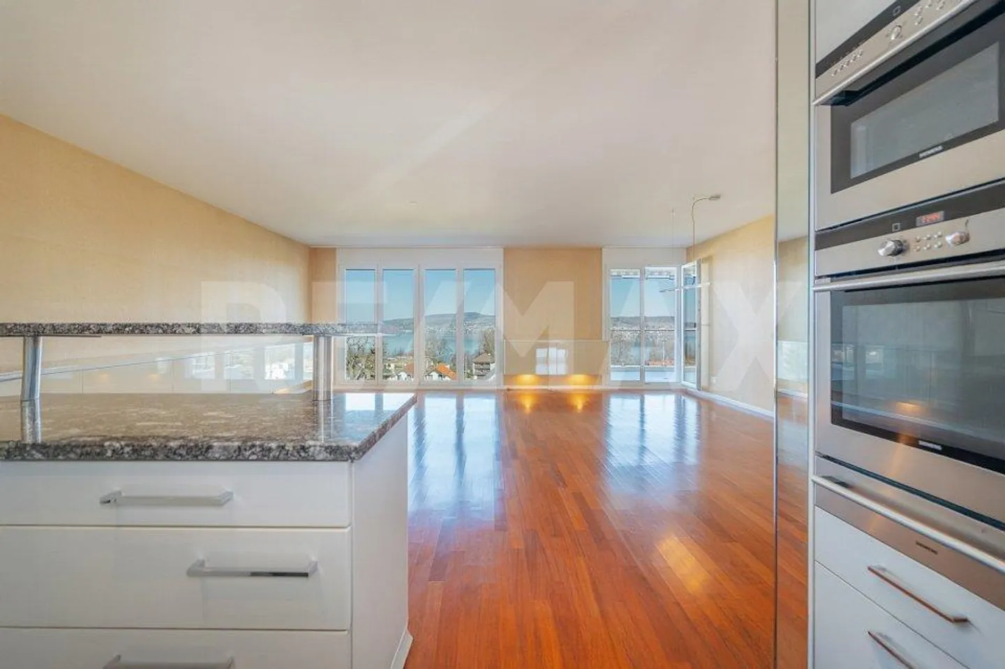 Vie privilégiée avec vue sur le lac et panoramique - Photo 3 sur 13