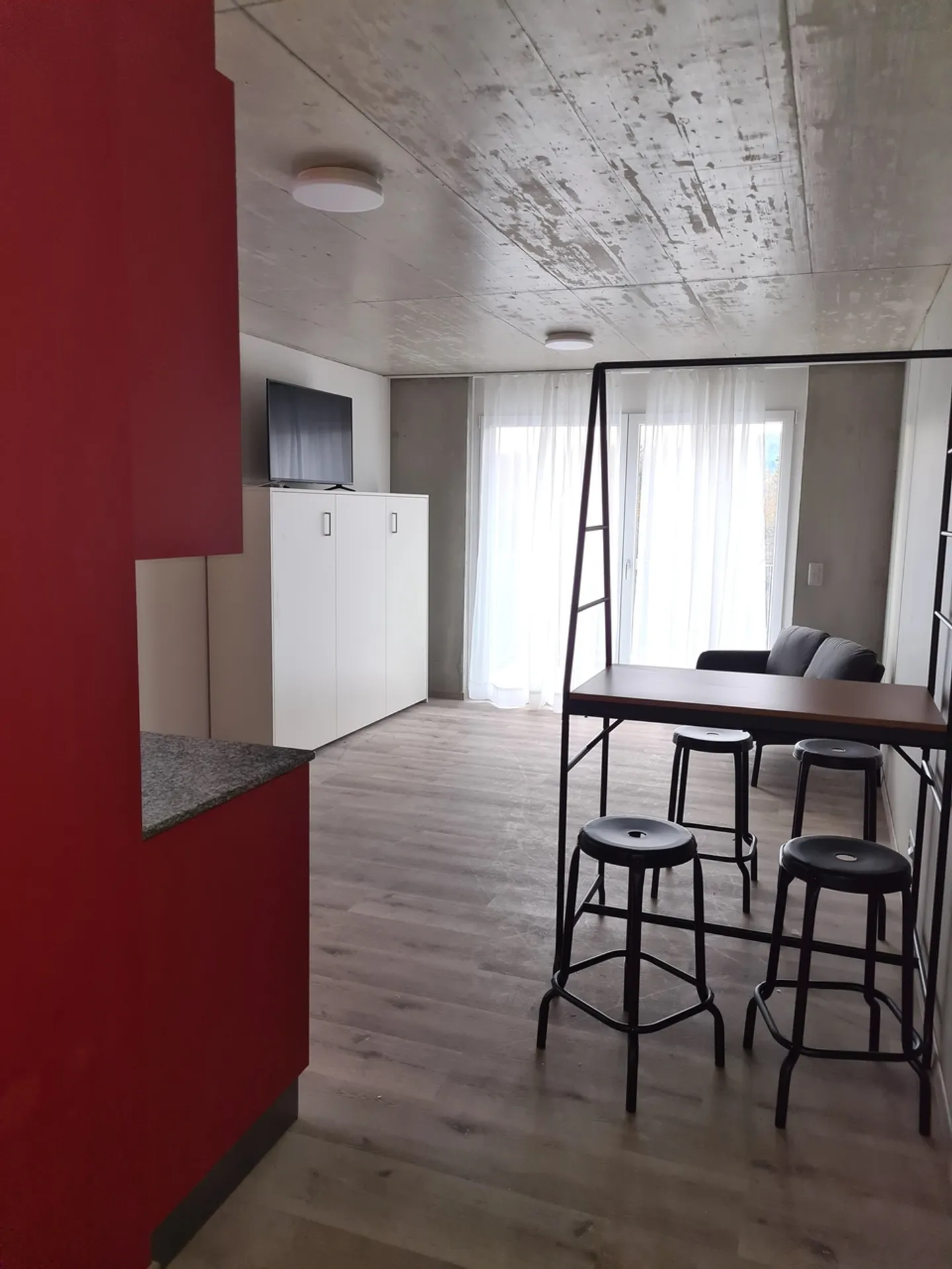 Möbliertes, modernes Studio mit Balkon an toller Lage - Foto 4 von 5