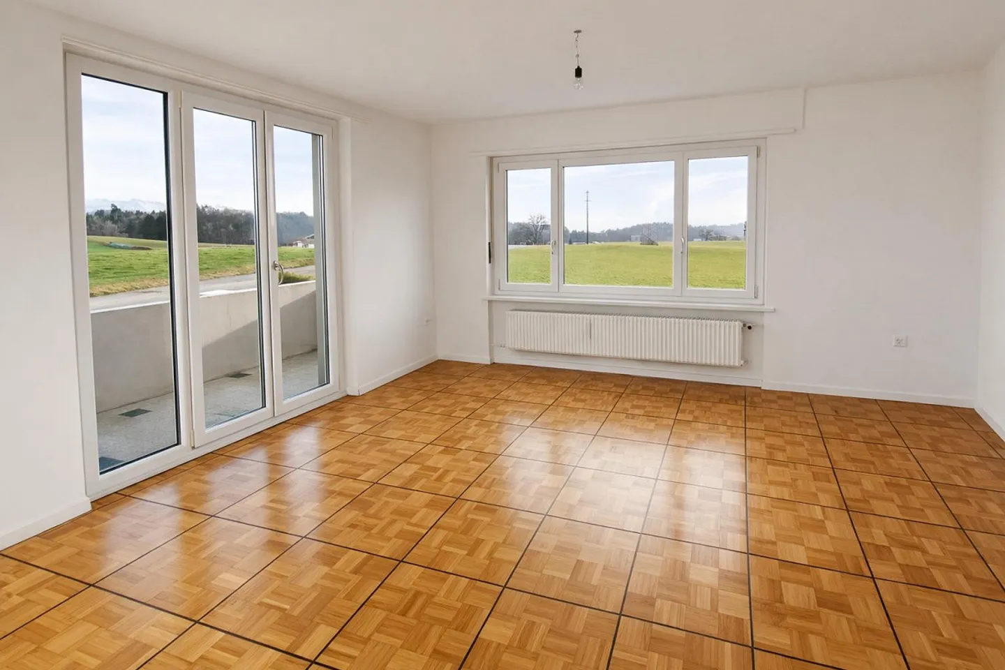 Bright 4-room apartment with balcony and terrace in Wünnewil - from 1.10. - Photo 2 of 10