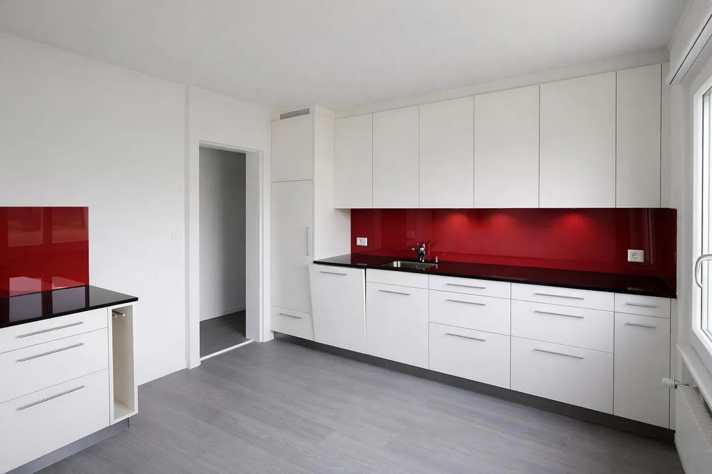 Bright 4-room apartment with balcony and terrace in Wünnewil - from 1.10. - Photo 3 of 10