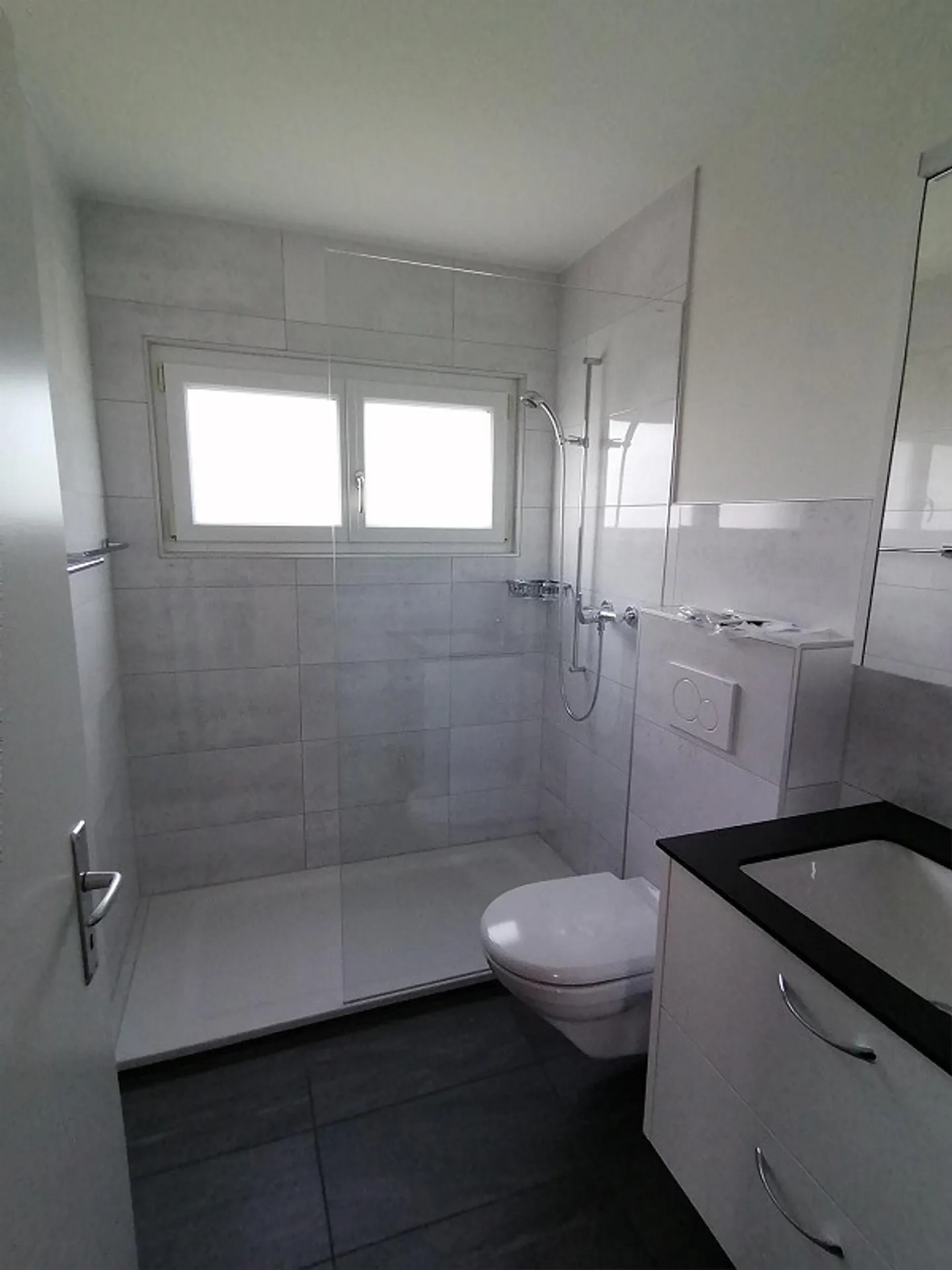 Bright 4-room apartment with balcony and terrace in Wünnewil - from 1.10. - Photo 5 of 10