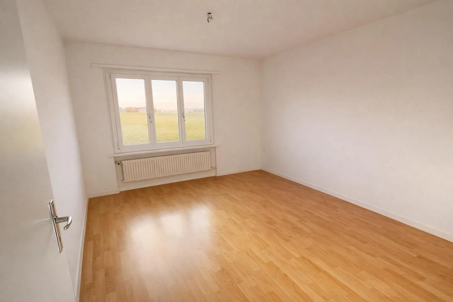 Bright 4-room apartment with balcony and terrace in Wünnewil - from 1.10. - Photo 7 of 10