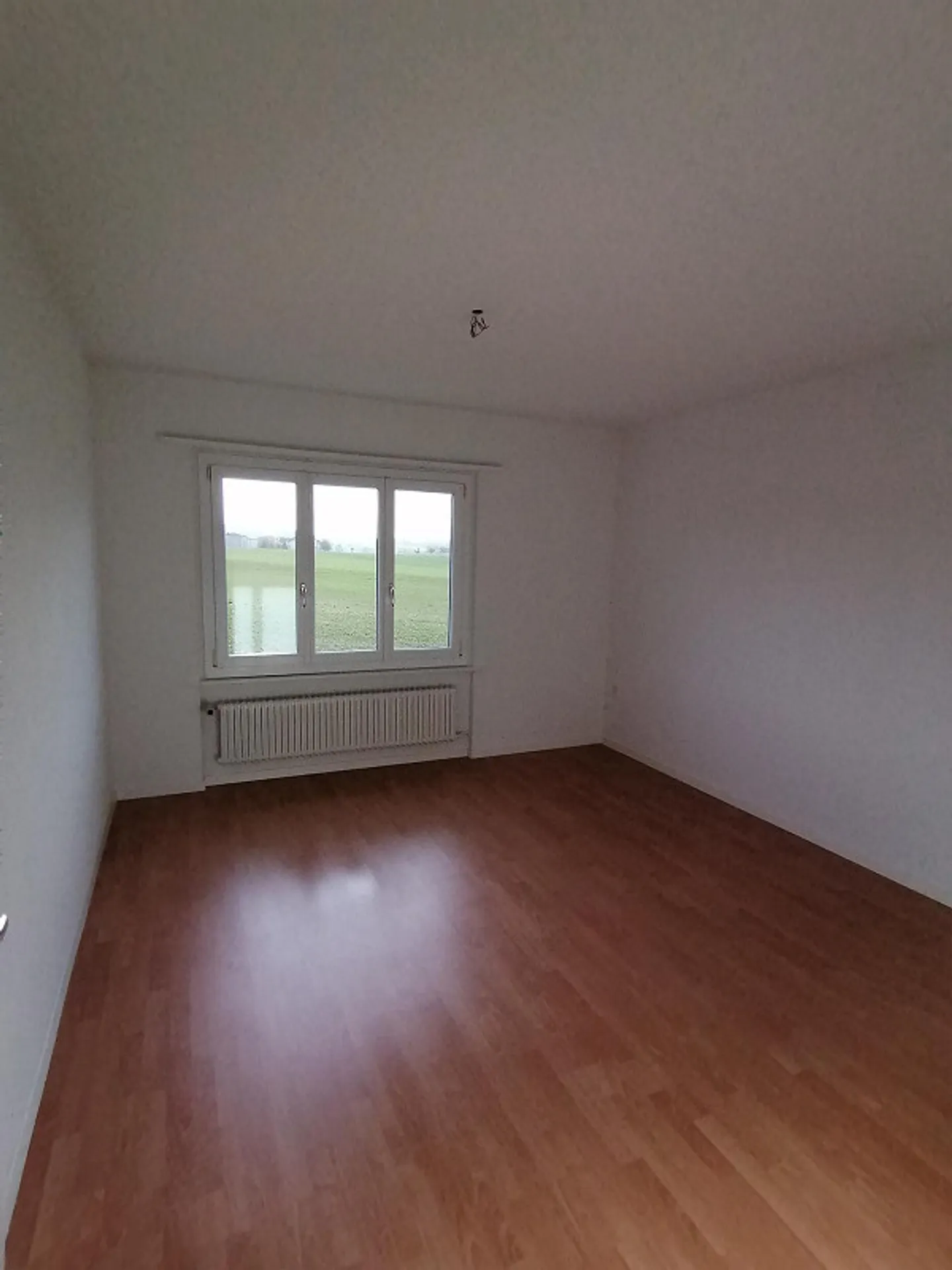 Bright 4-room apartment with balcony and terrace in Wünnewil - from 1.10. - Photo 10 of 10
