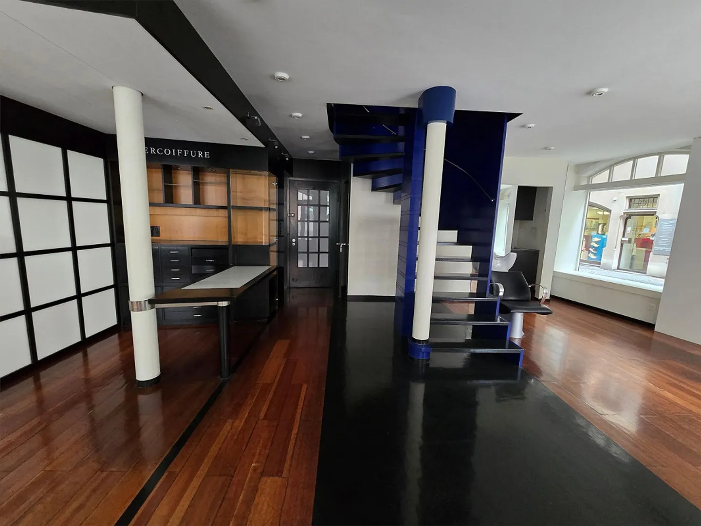 Salon de coiffure agrandi dans un emplacement attrayant - limité jusqu'au 31... - Photo 2 sur 5