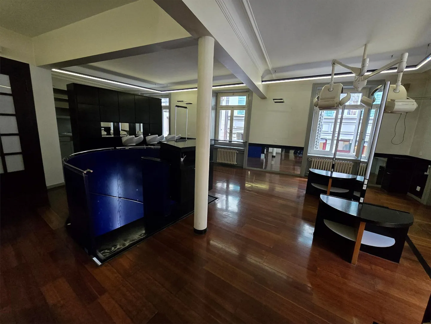 Salon de coiffure agrandi dans un emplacement attrayant - limité jusqu'au 31... - Photo 3 sur 5