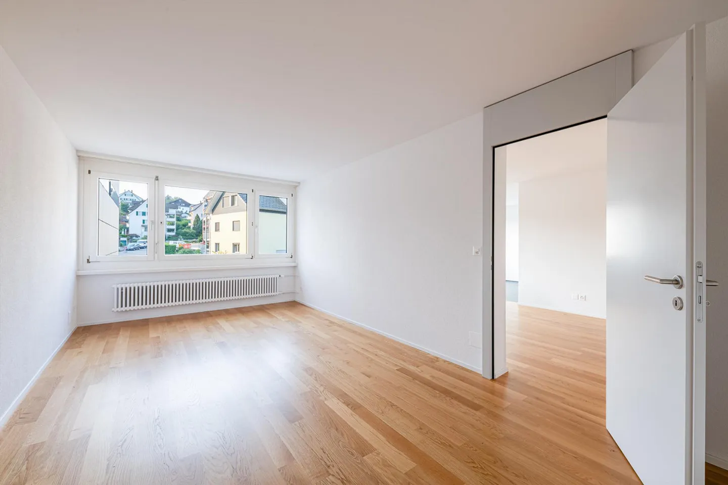 Spacious 2.5 Room Apartment - Photo 2 of 6