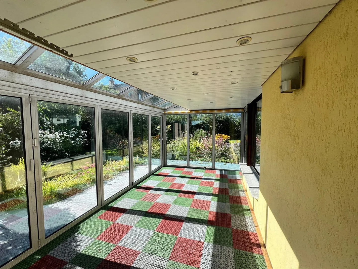 Affascinante casa unifamiliare di 6,5 stanze con giardino d'inverno a Mörschwil - Foto 6 di 15