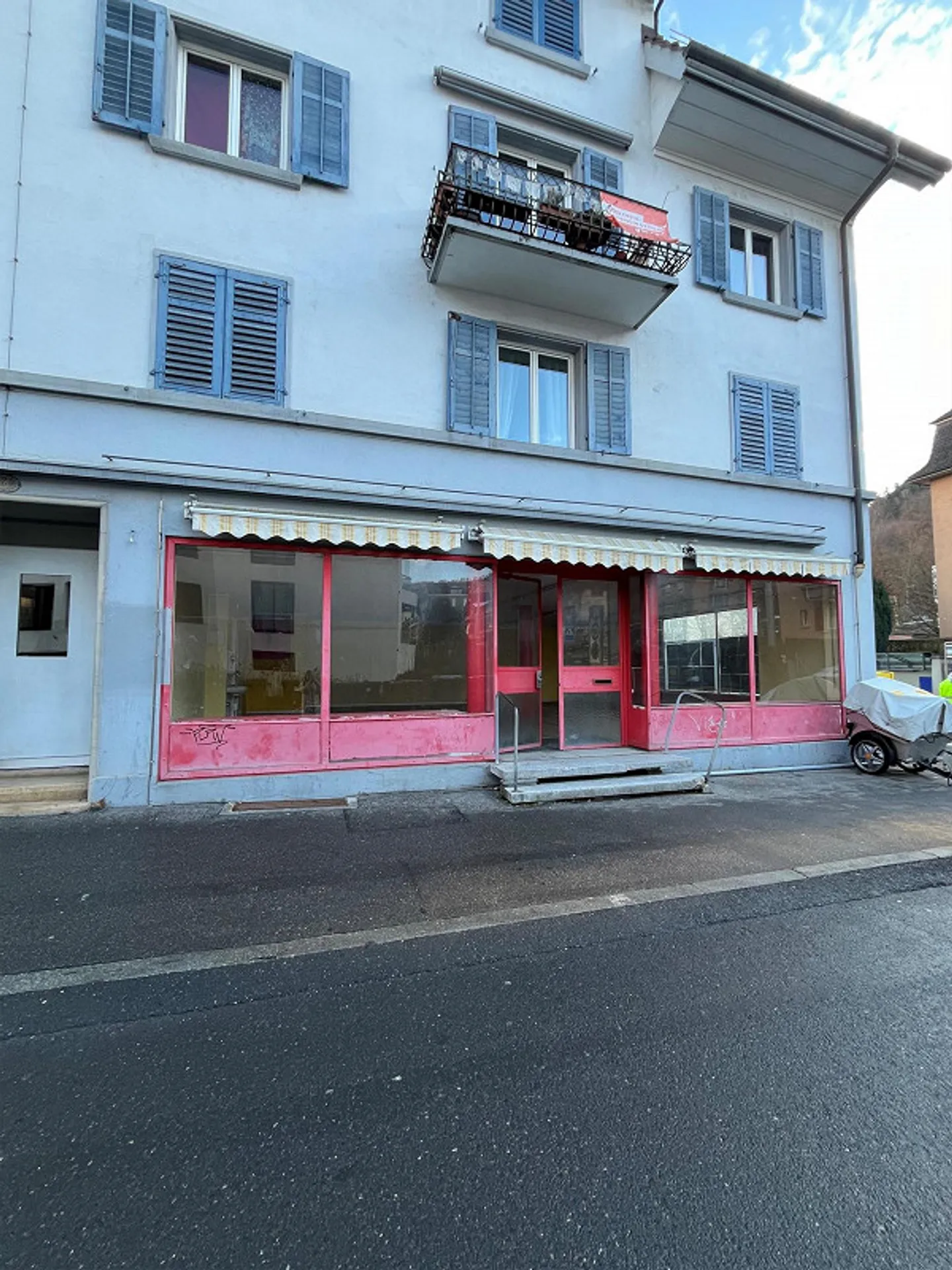 Spazio commerciale flessibile con ottima visibilità - Foto 1 di 7