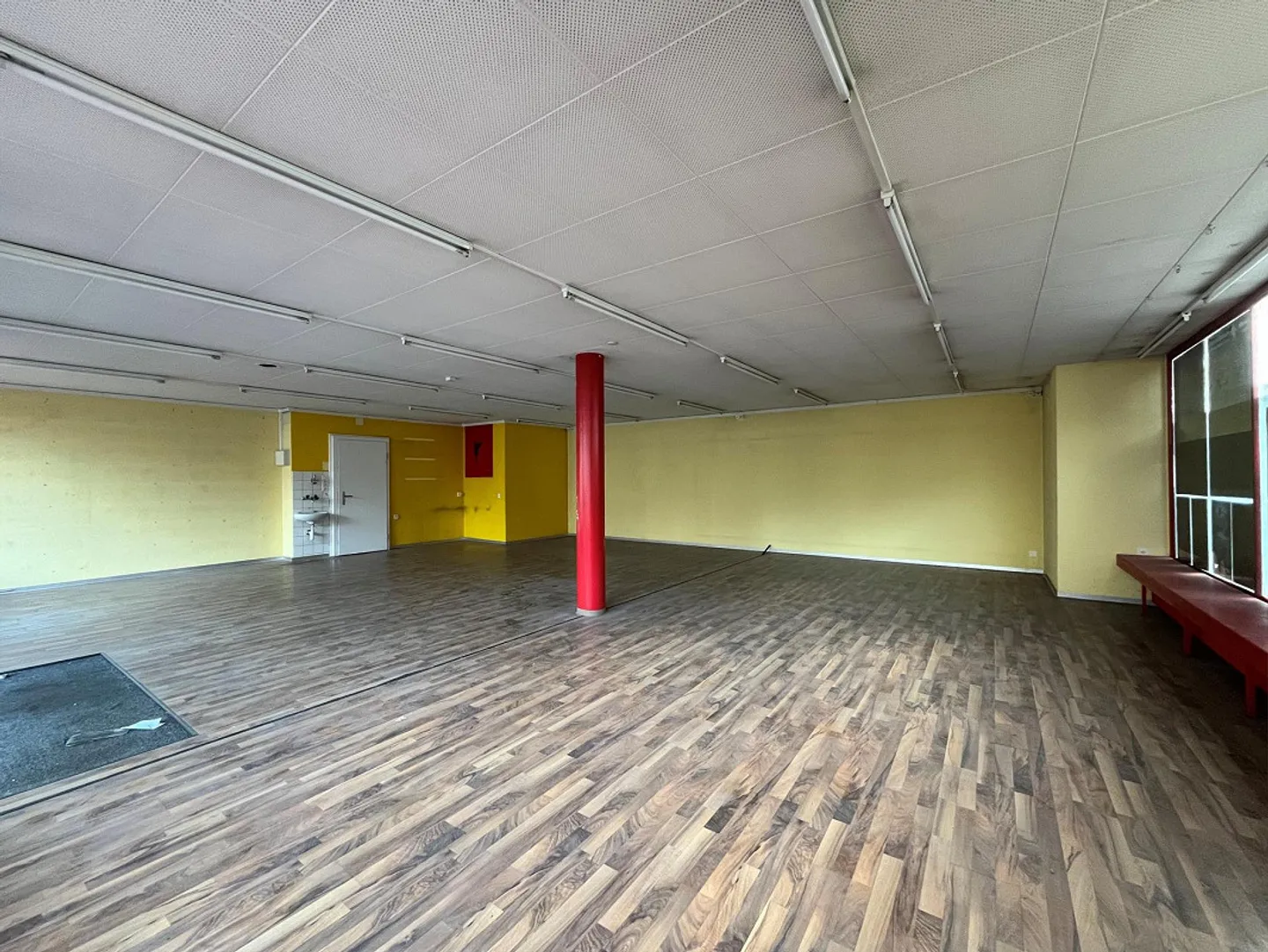 Spazio commerciale flessibile con ottima visibilità - Foto 7 di 7