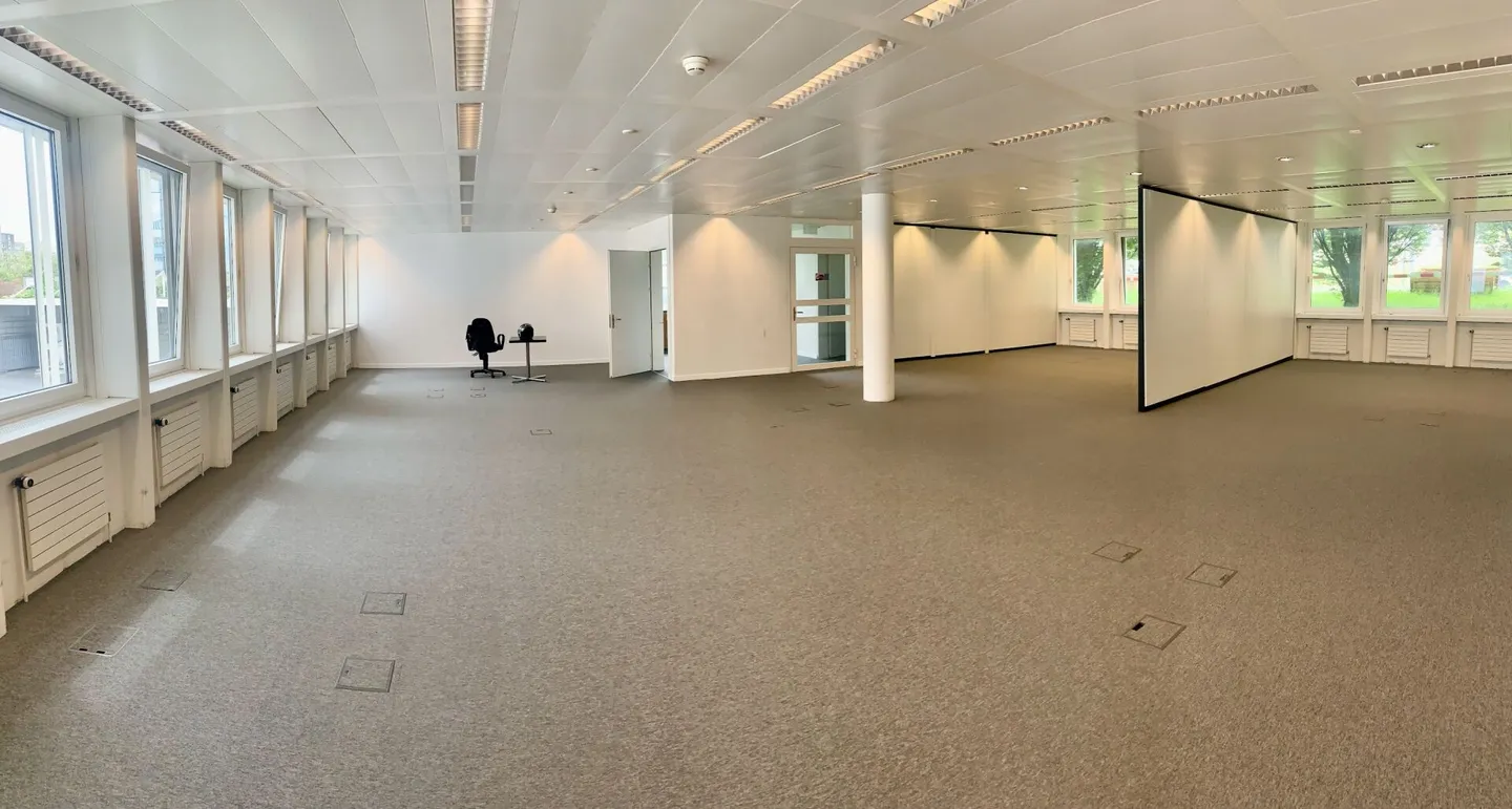 Vaud premises, offices, remaining 300 m2 divisible 100/200 m2 in Renens - Photo 3 of 11