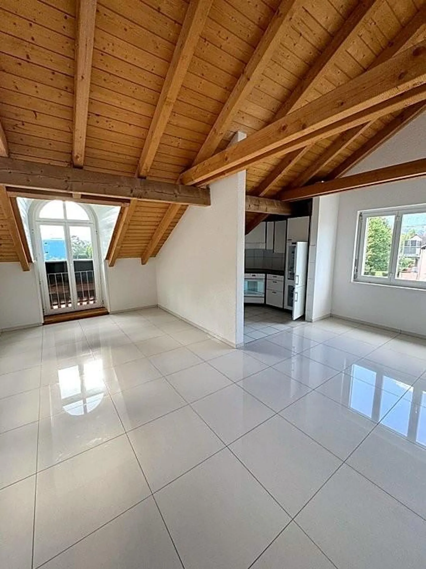 Appartement sous les combles élégant avec charme - Photo 2 sur 7