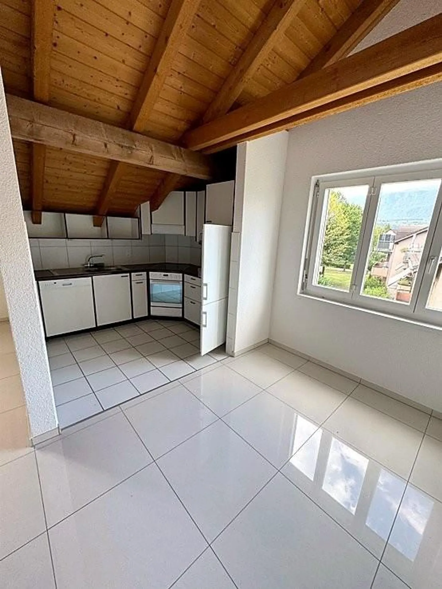 Appartement sous les combles élégant avec charme - Photo 3 sur 7