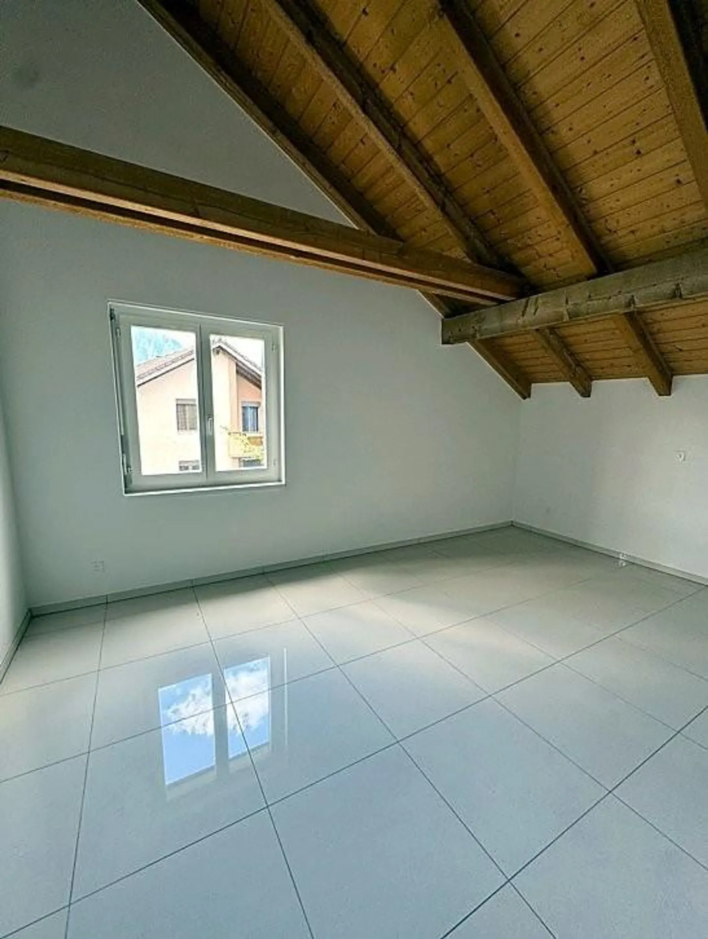 Appartement sous les combles élégant avec charme - Photo 6 sur 7