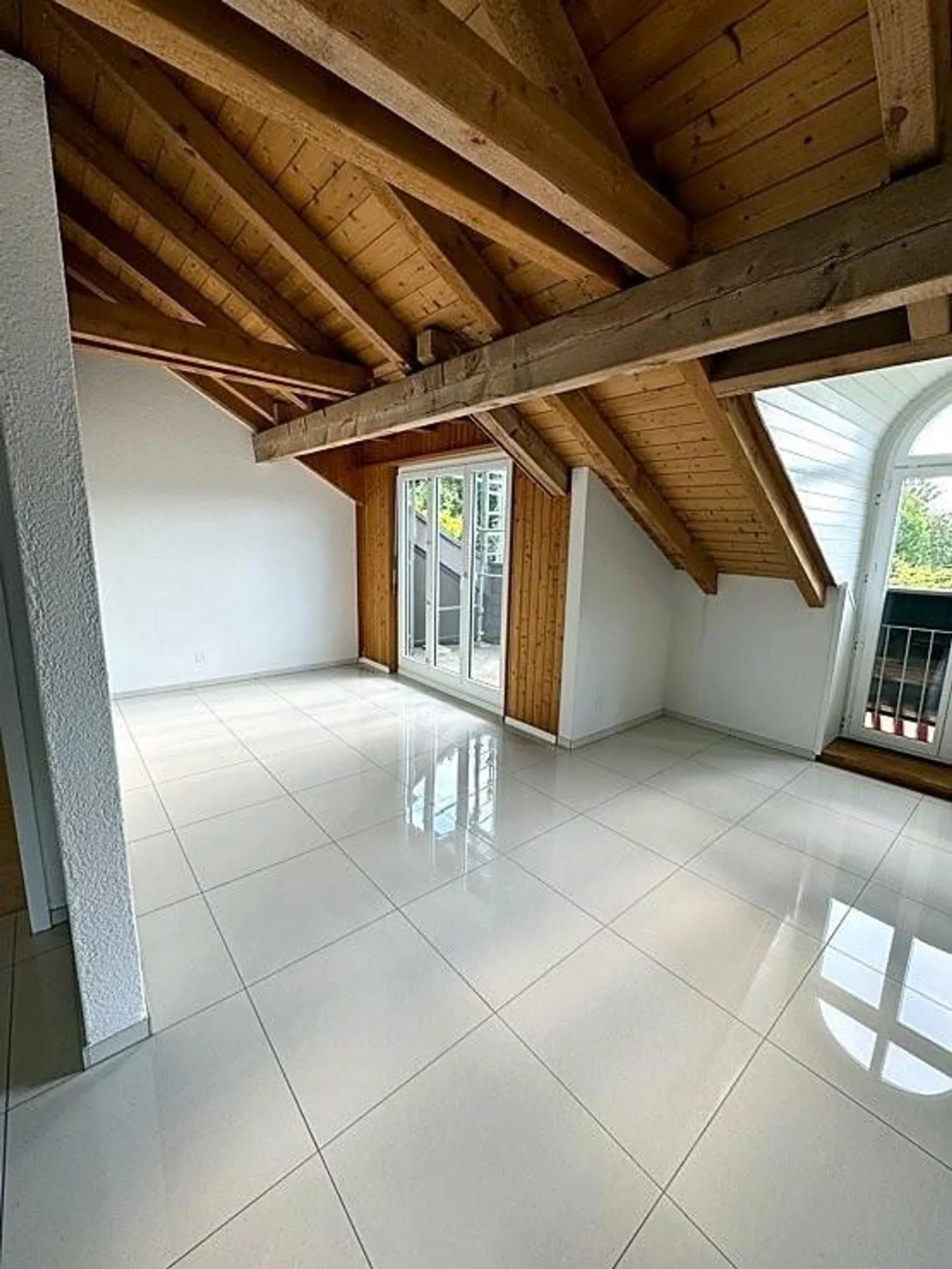 Appartement sous les combles élégant avec charme - Photo 4 sur 7