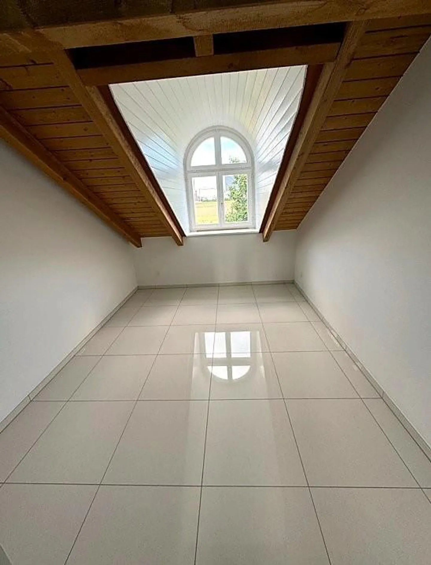 Appartement sous les combles élégant avec charme - Photo 5 sur 7