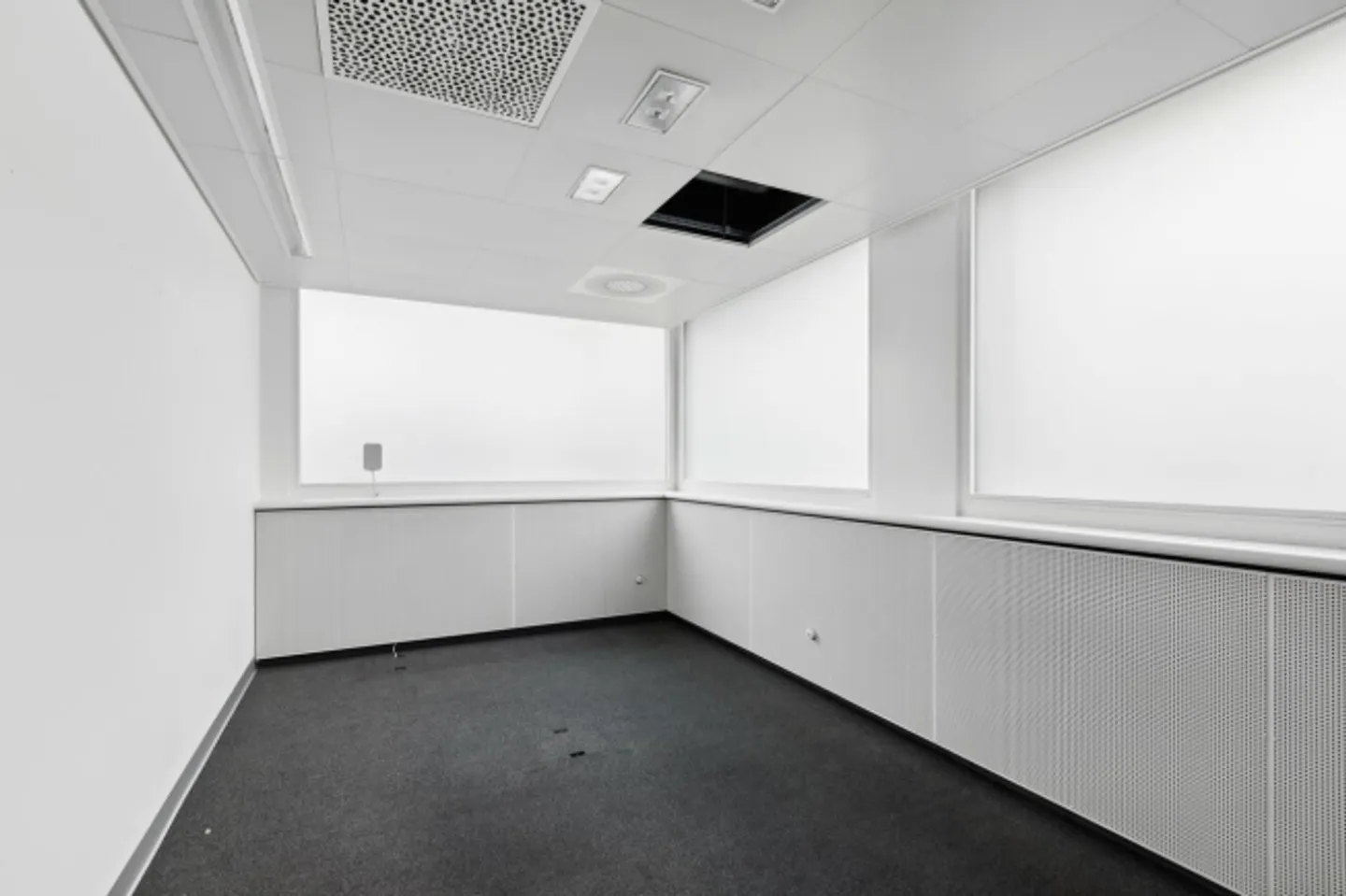 Business/Office Passage - Excellent Location - Neuchâtel Region - Photo 2 of 13