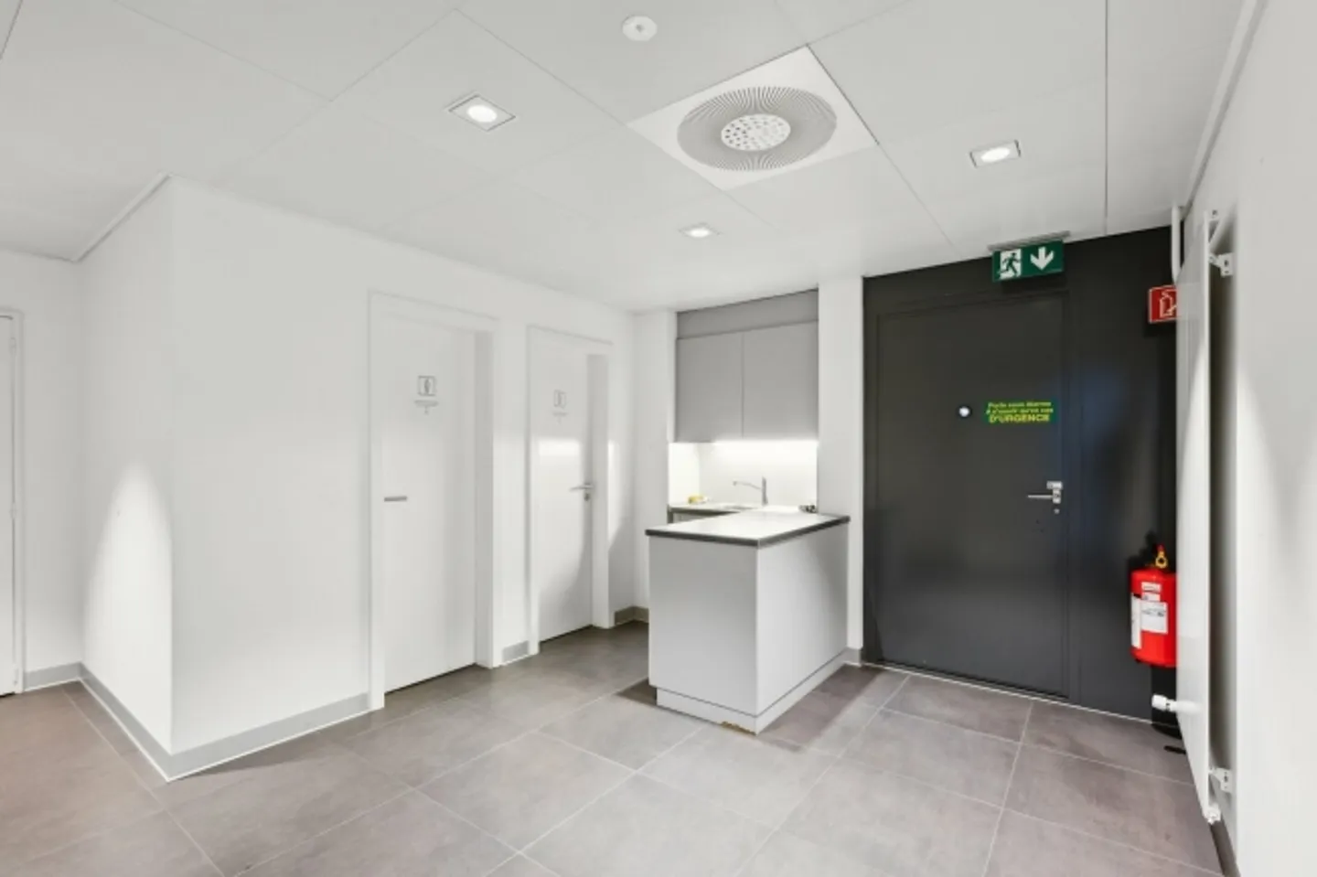 Business/Office Passage - Excellent Location - Neuchâtel Region - Photo 5 of 13