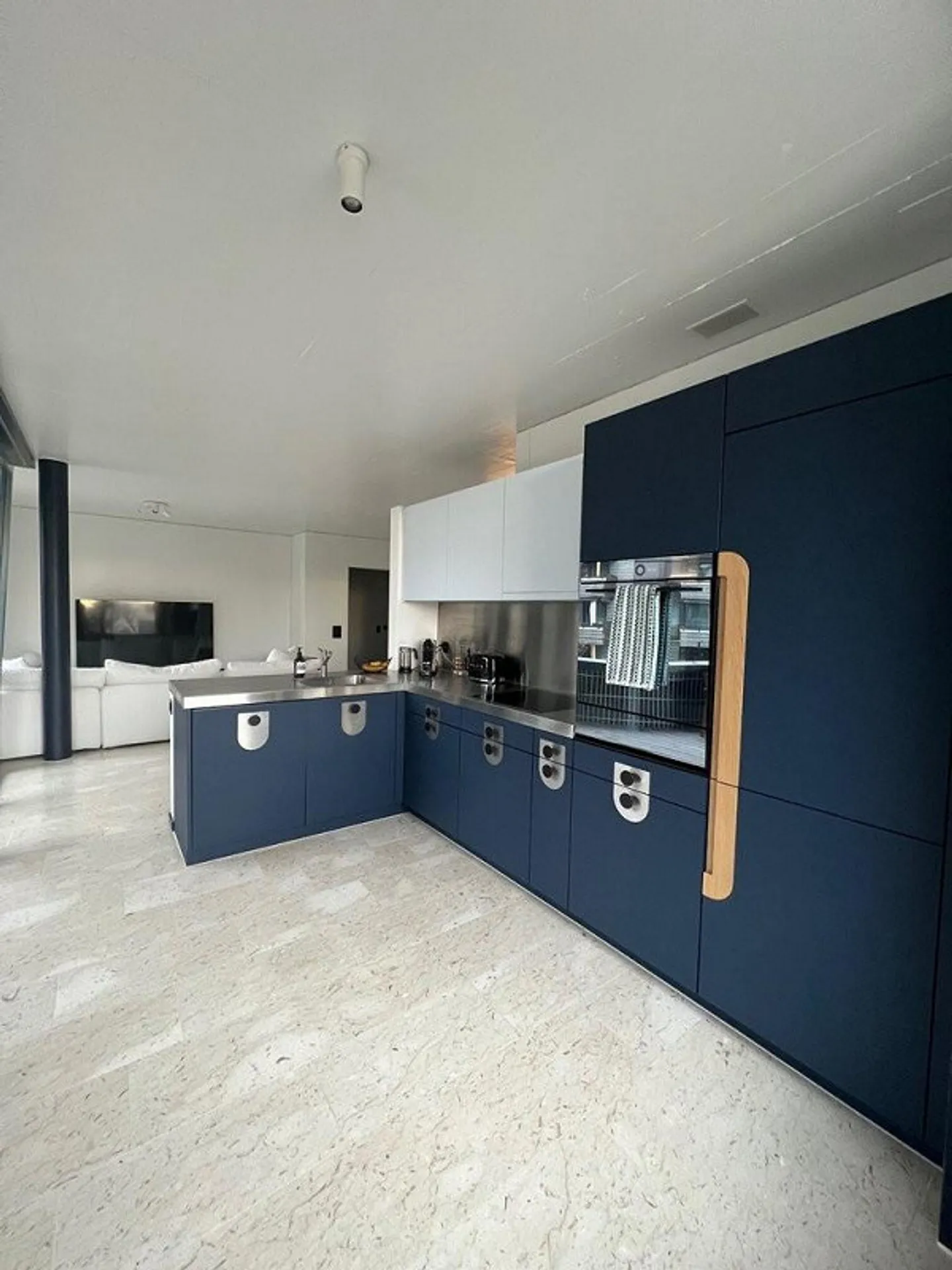Appartement moderne de 1,5 pièce dans un immeuble neuf directement à l'aéroport de Kloten - Photo 3 sur 10