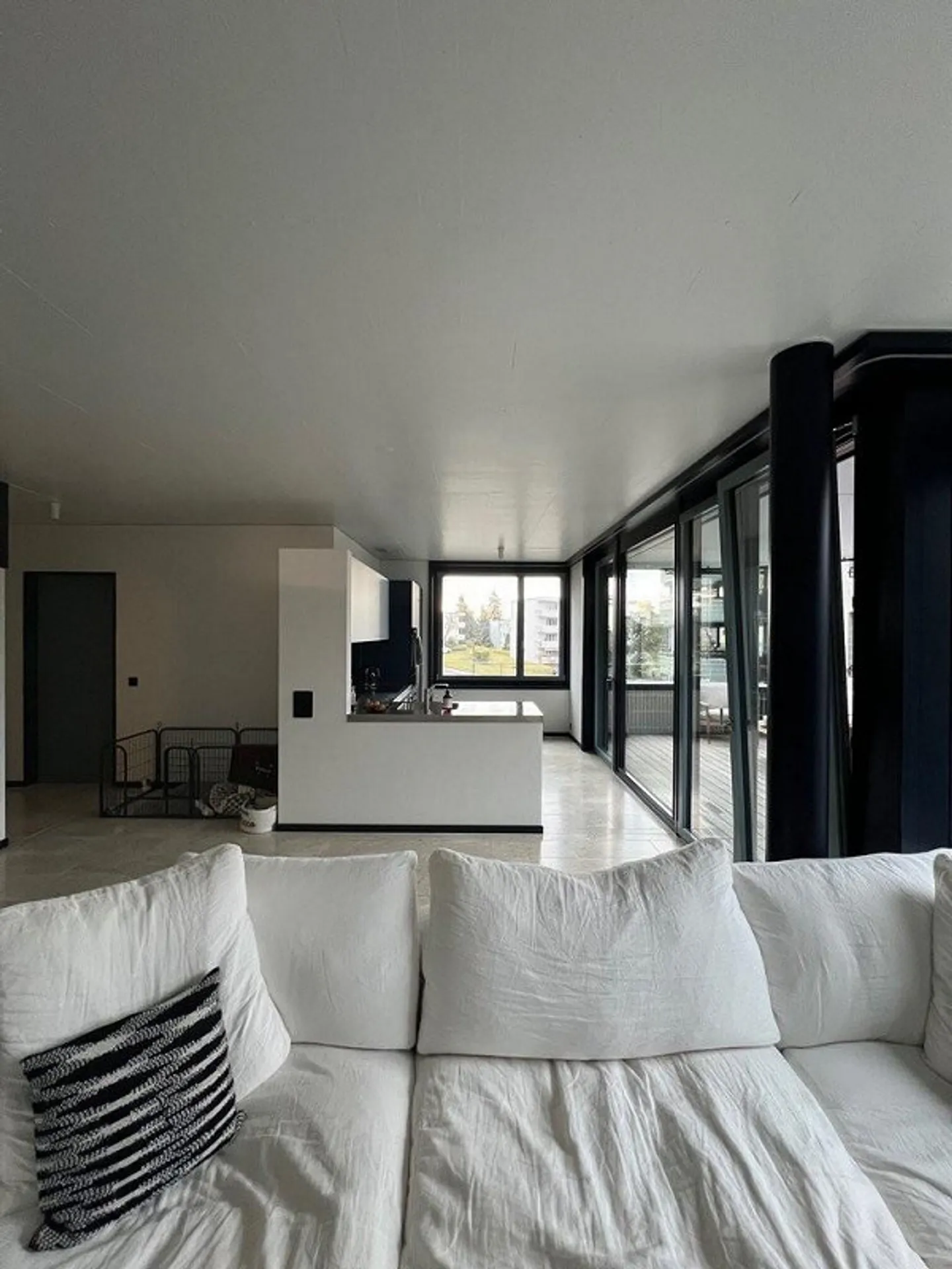 Appartement moderne de 1,5 pièce dans un immeuble neuf directement à l'aéroport de Kloten - Photo 4 sur 10