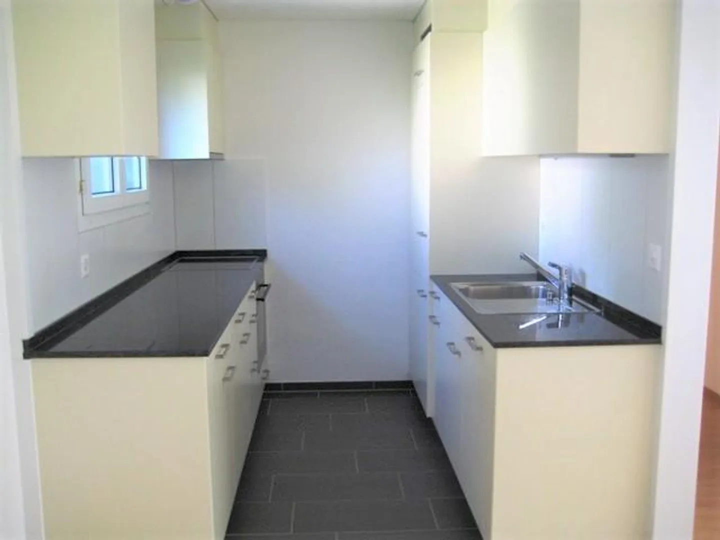 3.5-room apartment near shopping center - Photo 2 of 8