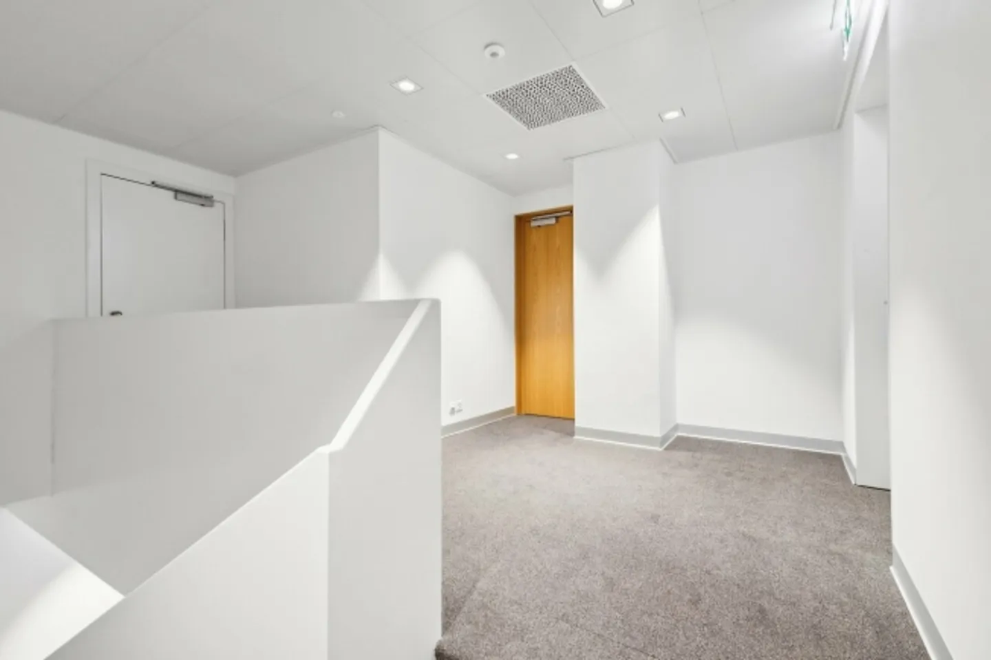 Business/Office Passage - Excellent Location - Neuchâtel Region - Photo 7 of 13