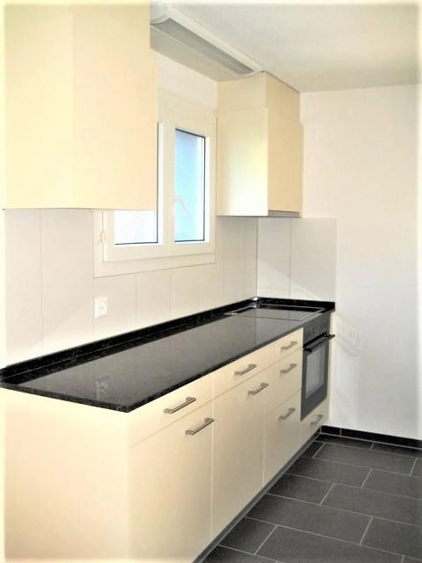 3.5-room apartment near shopping center - Photo 3 of 8