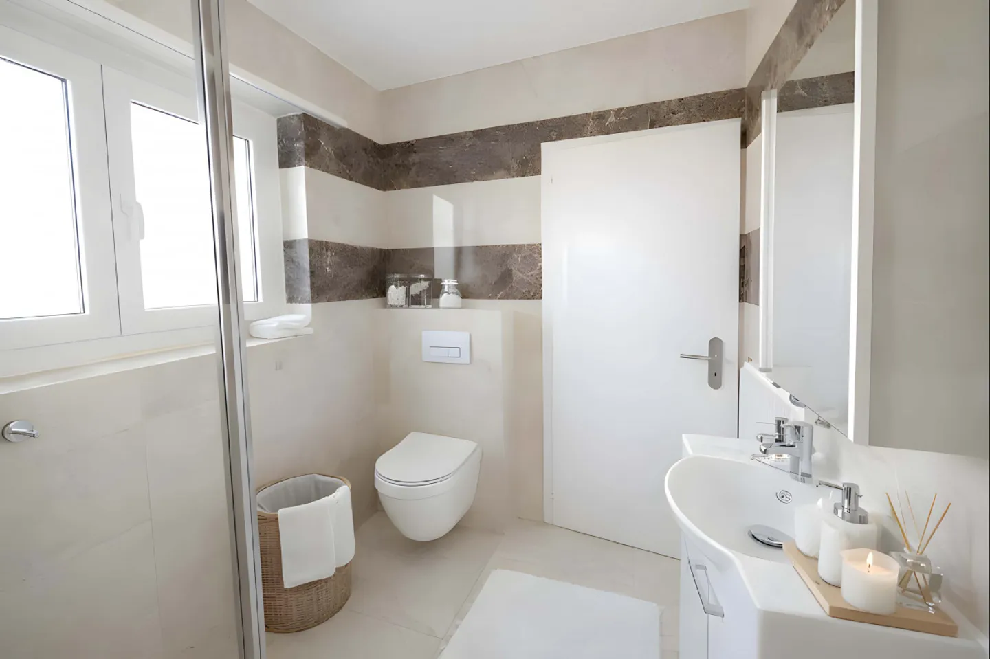 Geräumige Wohnung mit hellem Interieur - Foto 4 von 5
