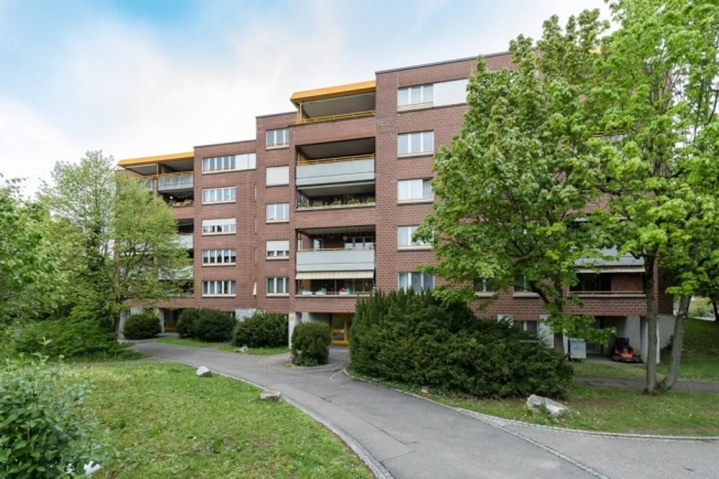 Central, quiet, family-friendly - Your home in Münchenstein - Photo 1 of 10