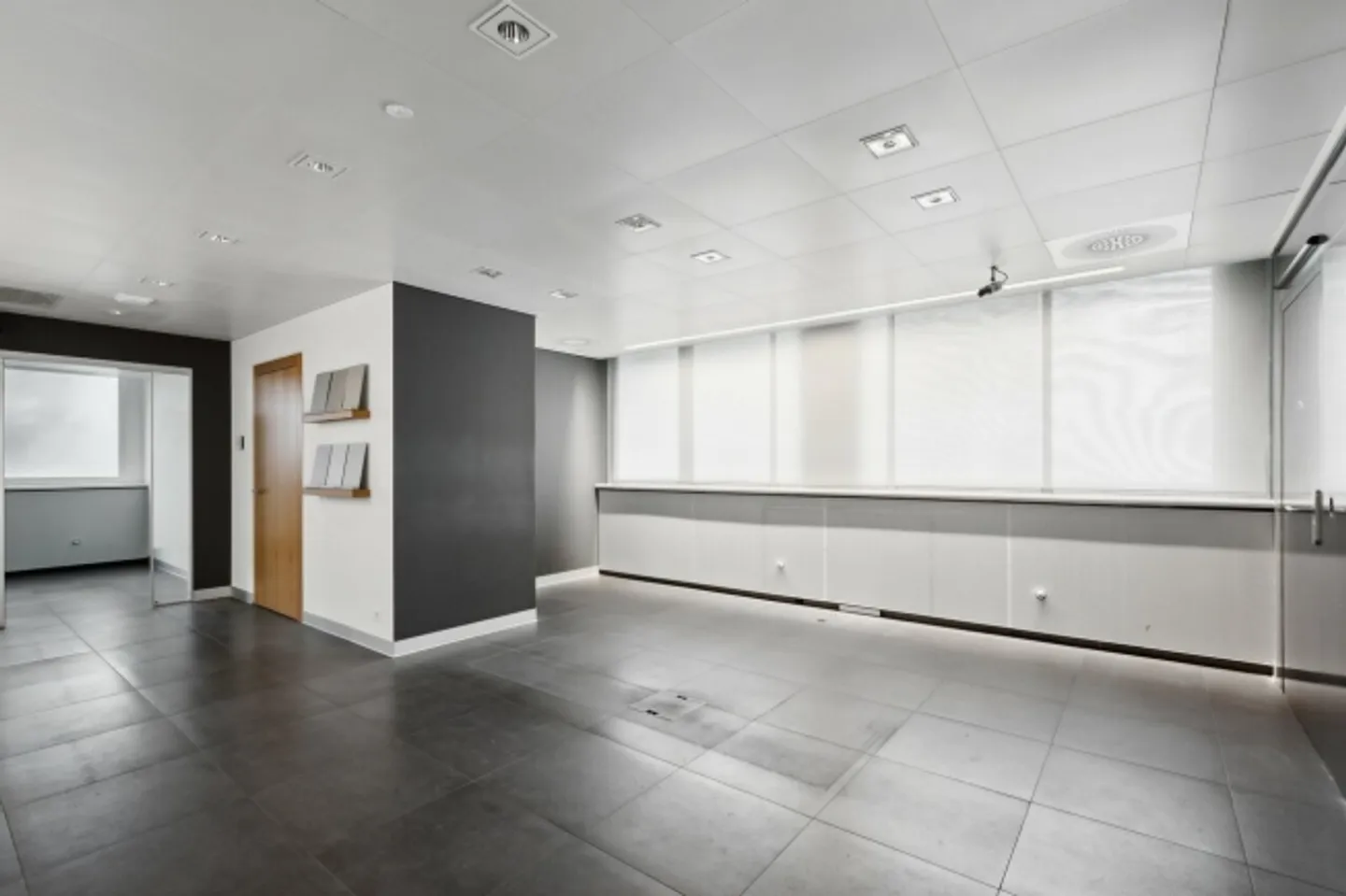 Business/Office Passage - Excellent Location - Neuchâtel Region - Photo 10 of 13