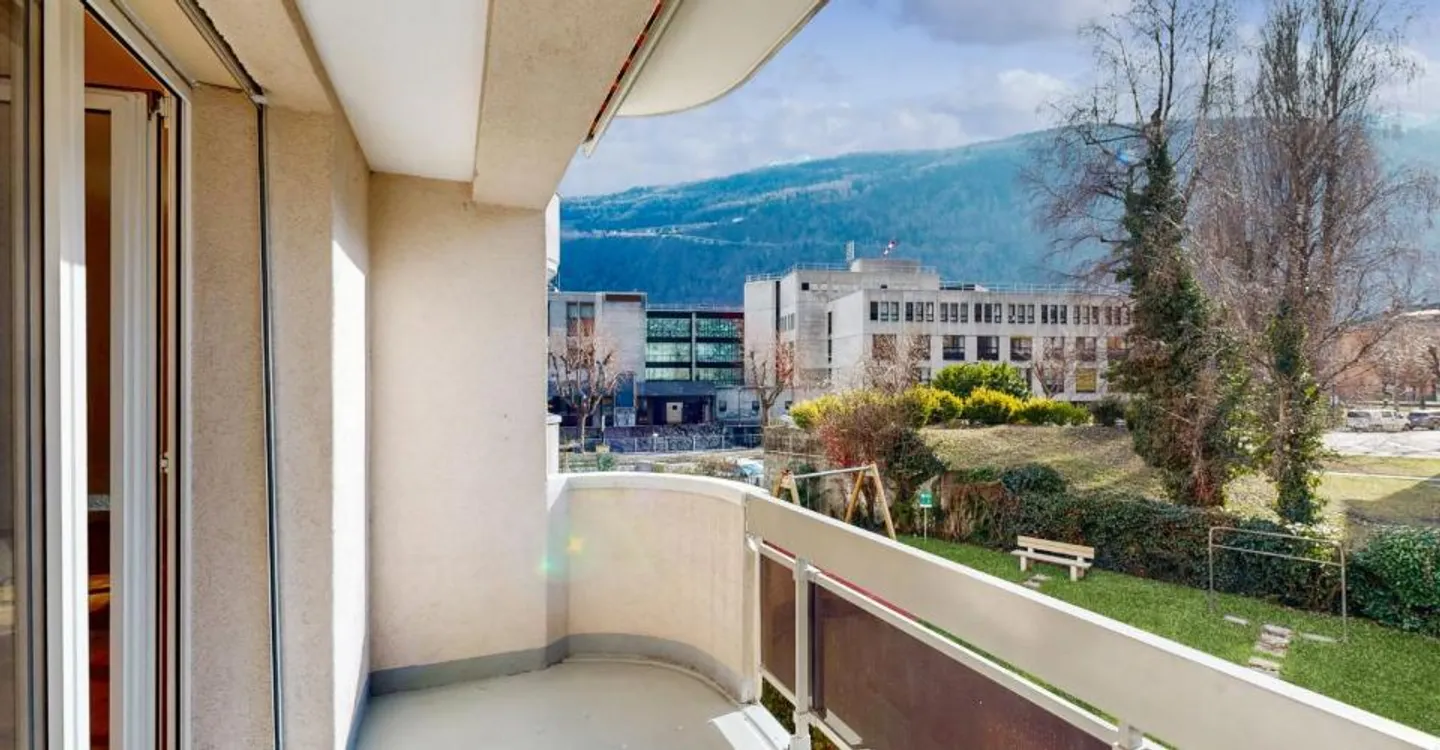 Spazioso appartamento di 3.5 locali in una zona tranquilla - Foto 8 di 9