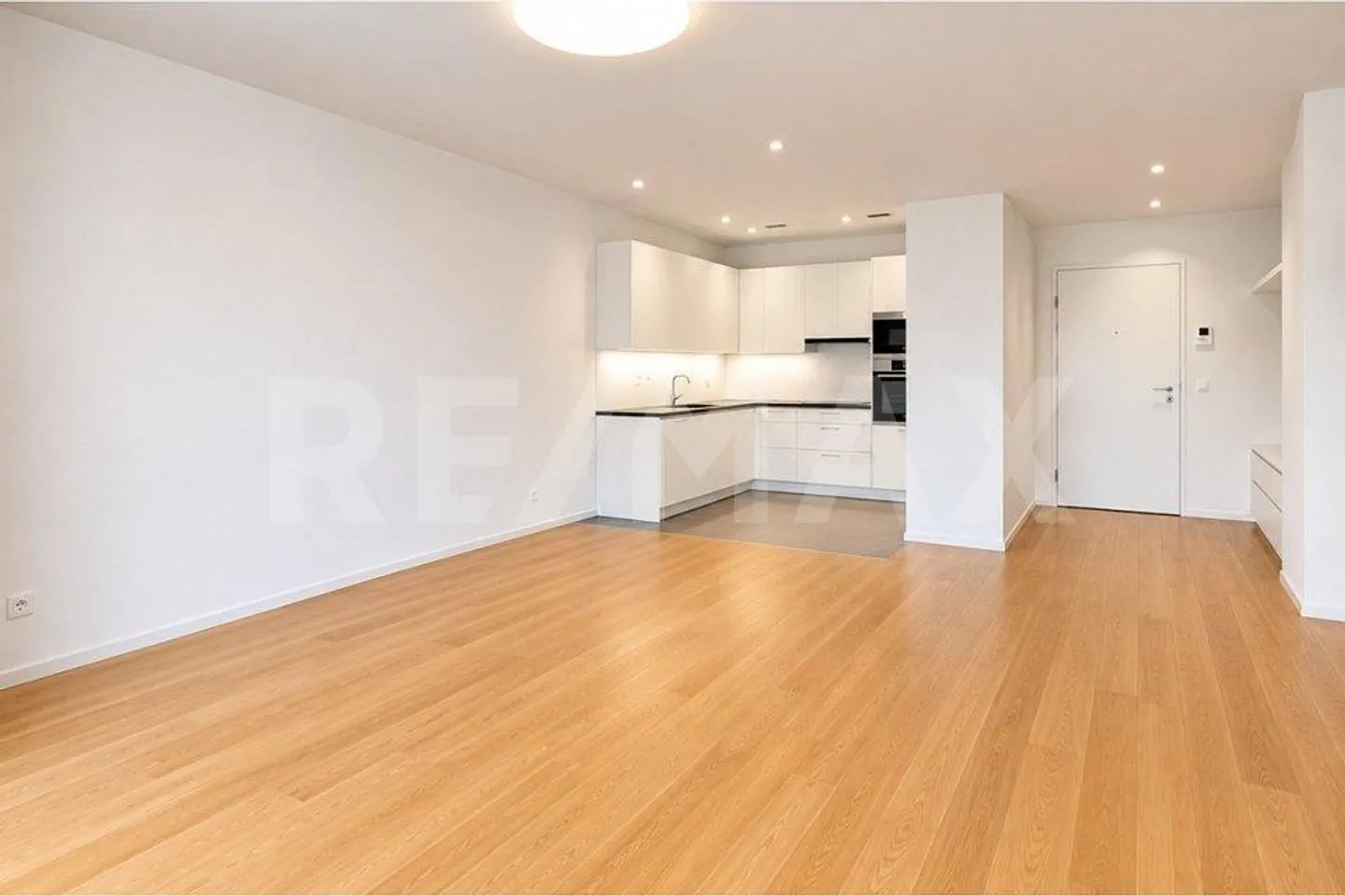 Modernes Apartment mit Balkon - Foto 3 von 13