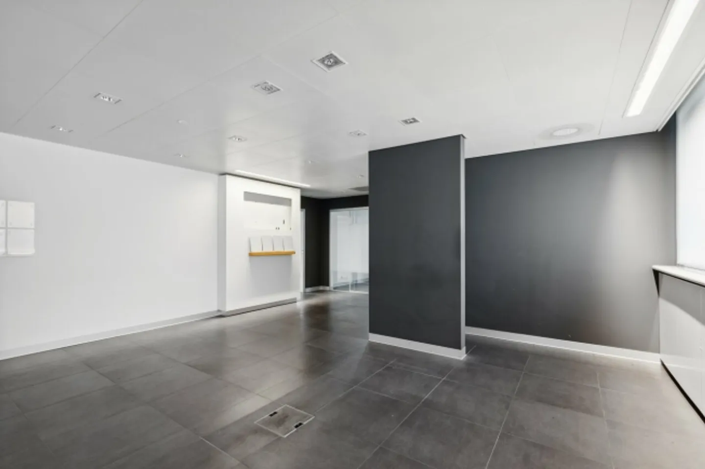 Business/Office Passage - Excellent Location - Neuchâtel Region - Photo 11 of 13