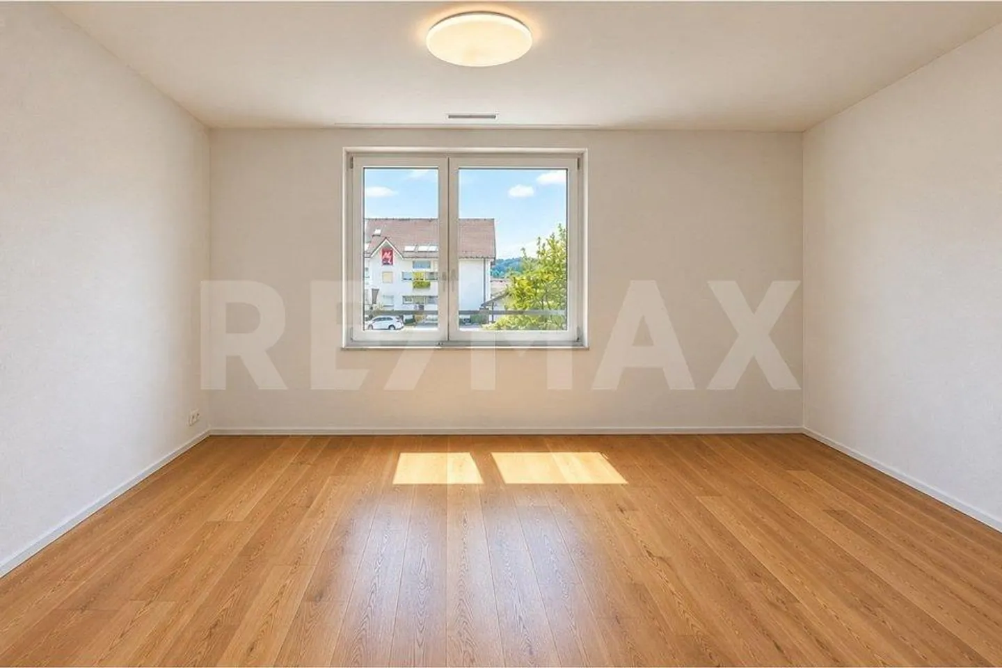 Modernes Apartment mit Balkon - Foto 7 von 13
