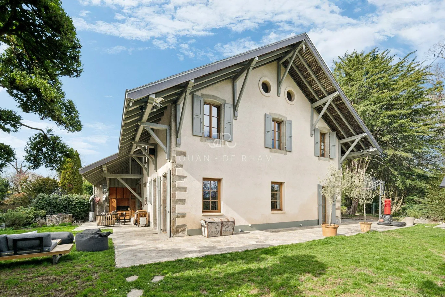 Magnificent renovated farmhouse - Photo 1 of 10