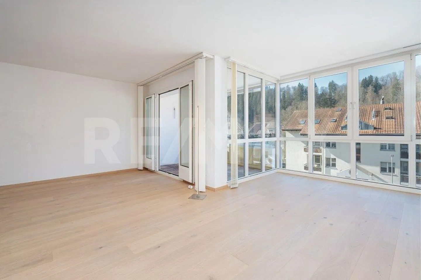 Practical, stylishly renovated 2½-room apartment in Reppischtal - Photo 1 of 13