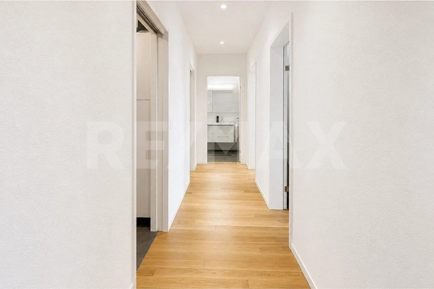 Modernes Apartment mit Balkon - Foto 9 von 13