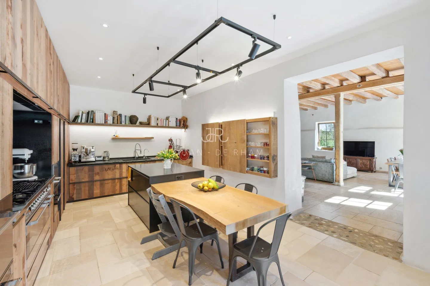 Magnificent renovated farmhouse - Photo 3 of 10