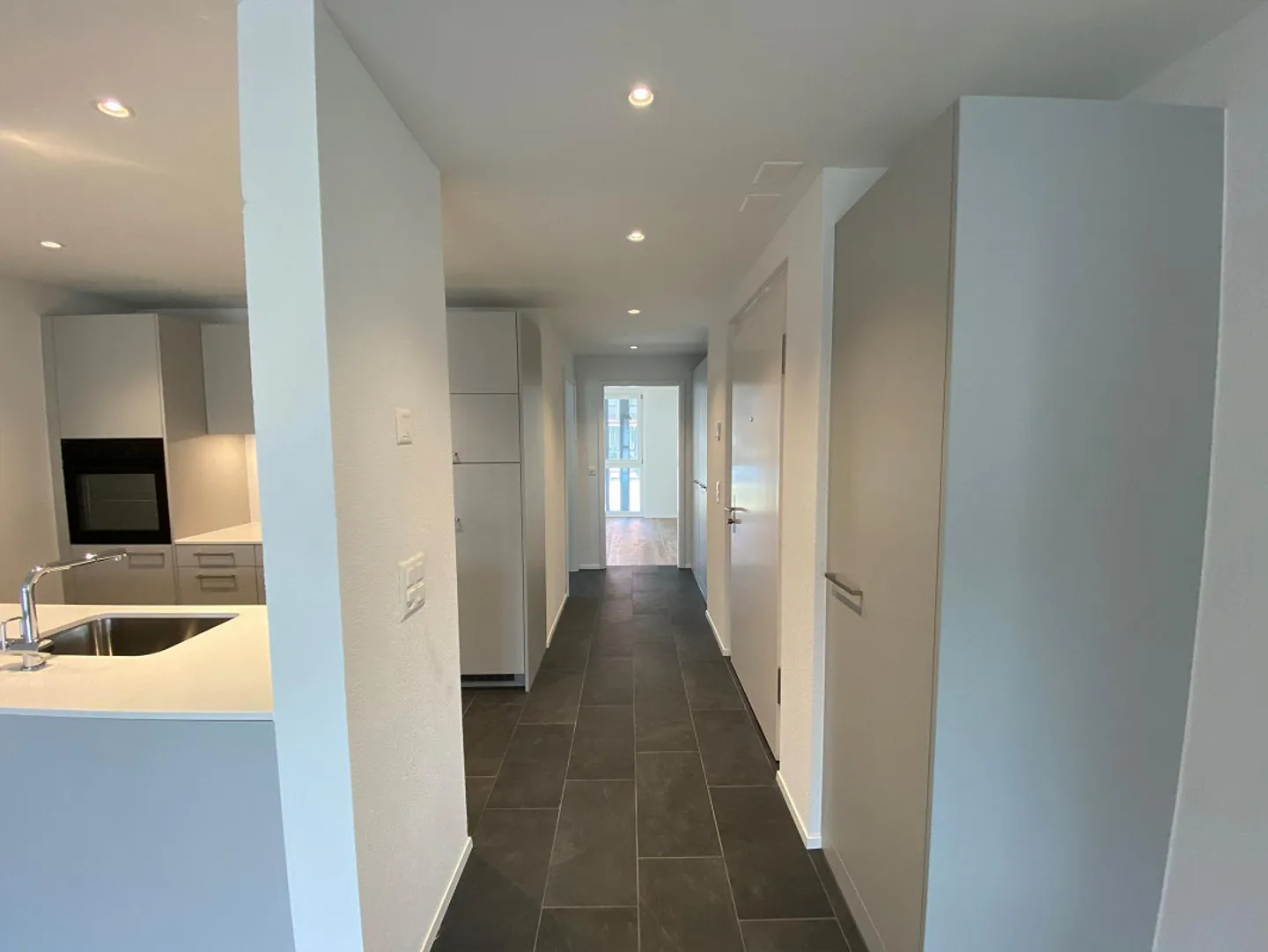 Modern single apartment in tax-efficient Wiesendangen - Photo 2 of 10