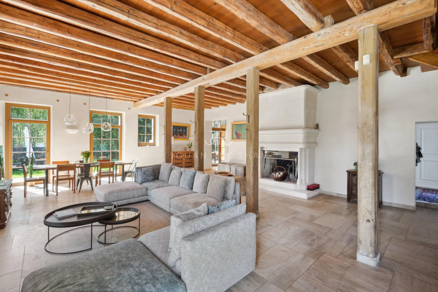 Magnificent renovated farmhouse - Photo 4 of 10